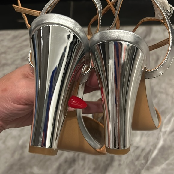 💰⬇️❗️BRAND NEW NEVER WORN HEELS - Picture 10 of 11